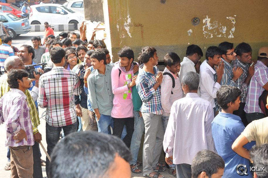 Bandipotu-Movie-Hungama-at-Sandhya-Theatre